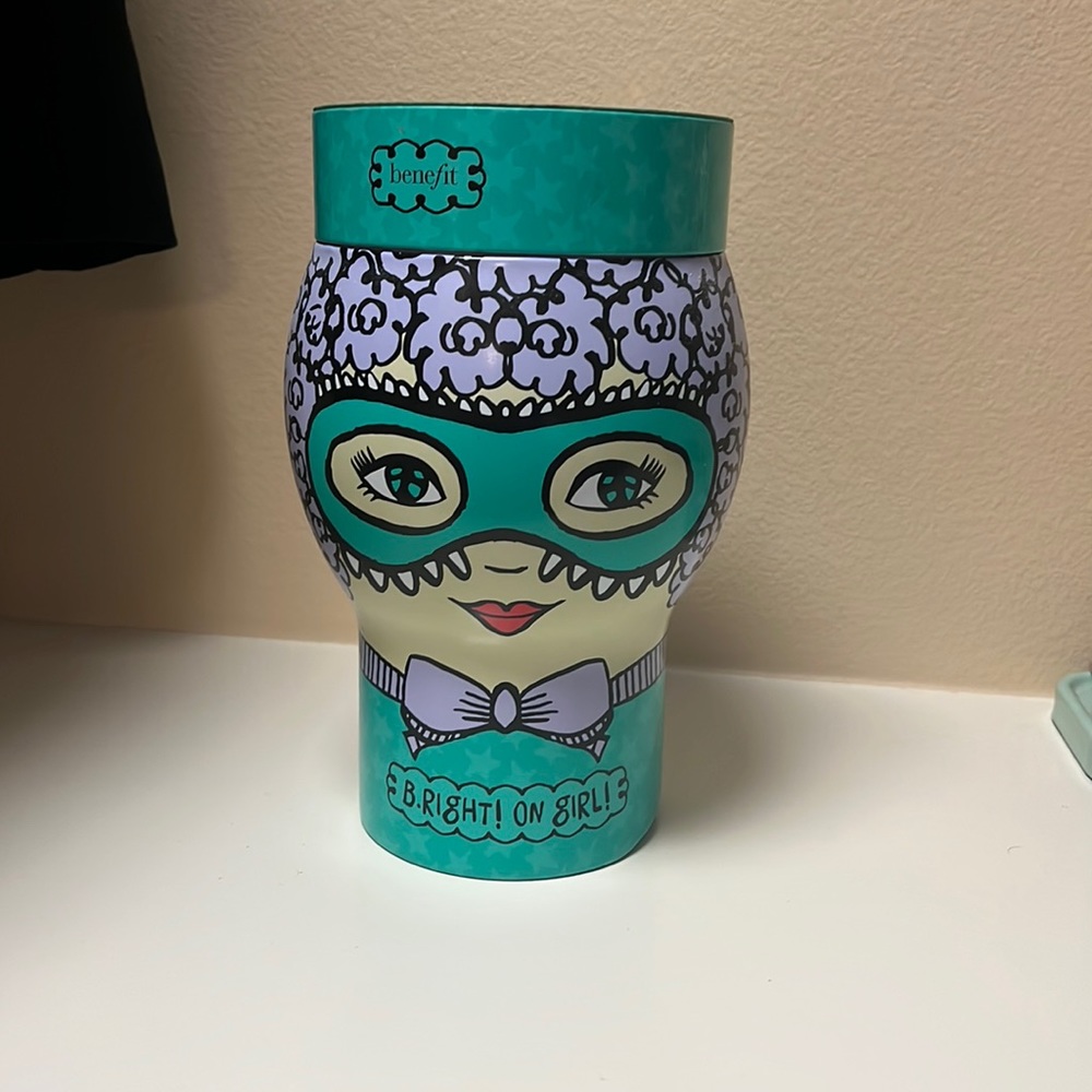 Benefit container